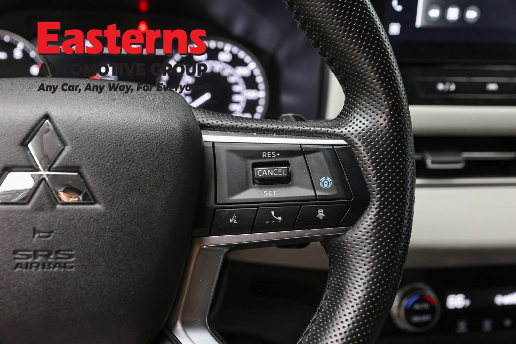 Used 2025 Mitsubishi Outlander SE FWD image 17