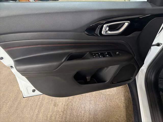 Used 2025 Jeep Compass Trailhawk AWD/4WD image 13