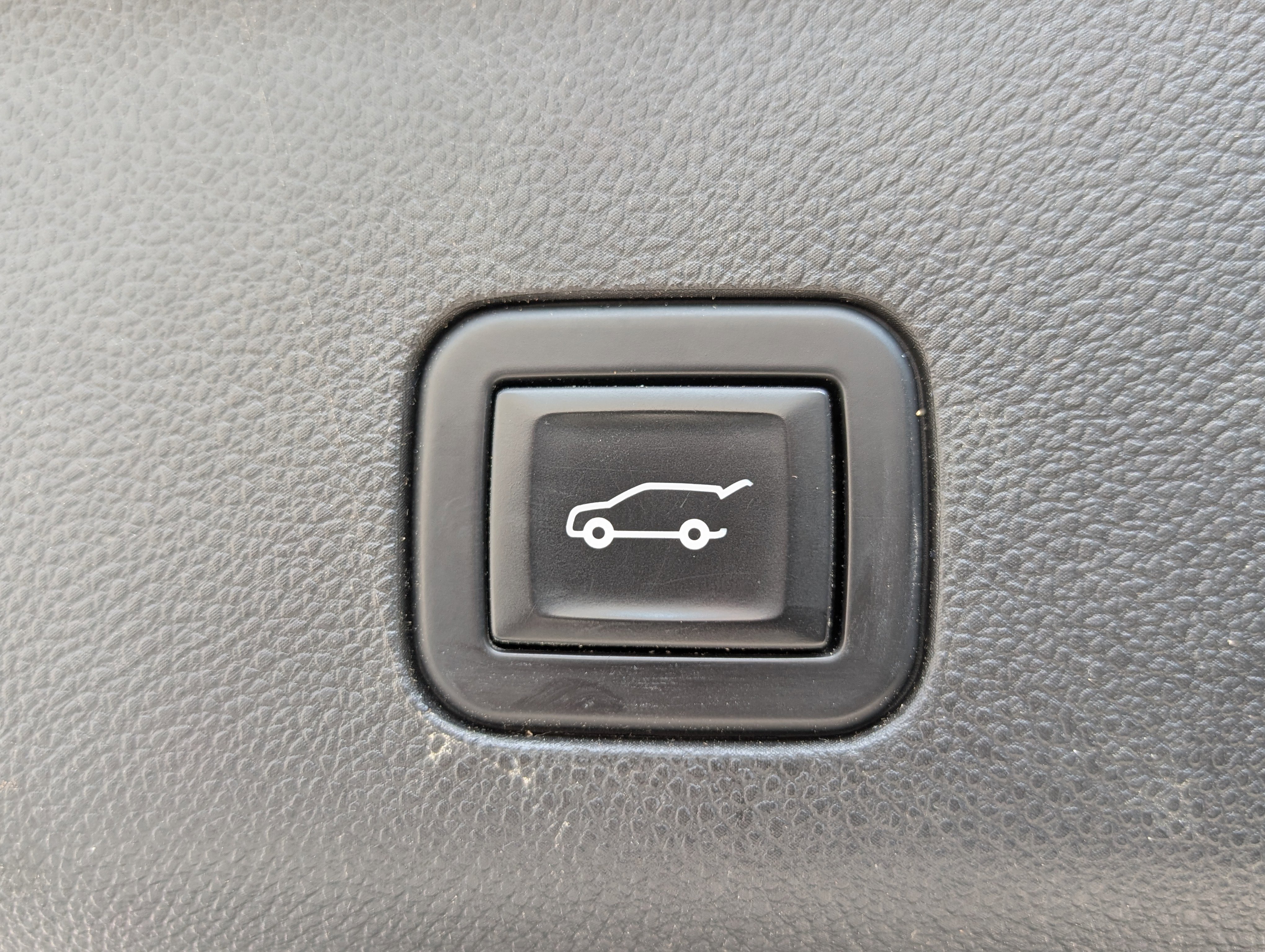 Used 2021 Cadillac Escalade ESV Premium Luxury w/ Performance Package image 14