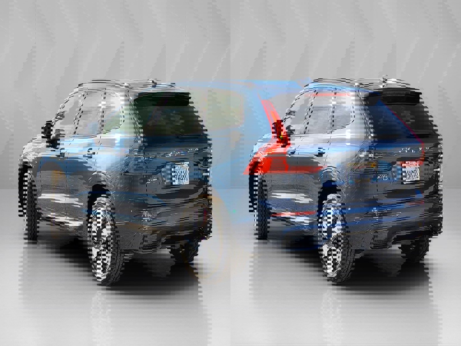 Certified 2024 Volvo XC60 T8 Ultimate w/ Protection Package Premier image 4