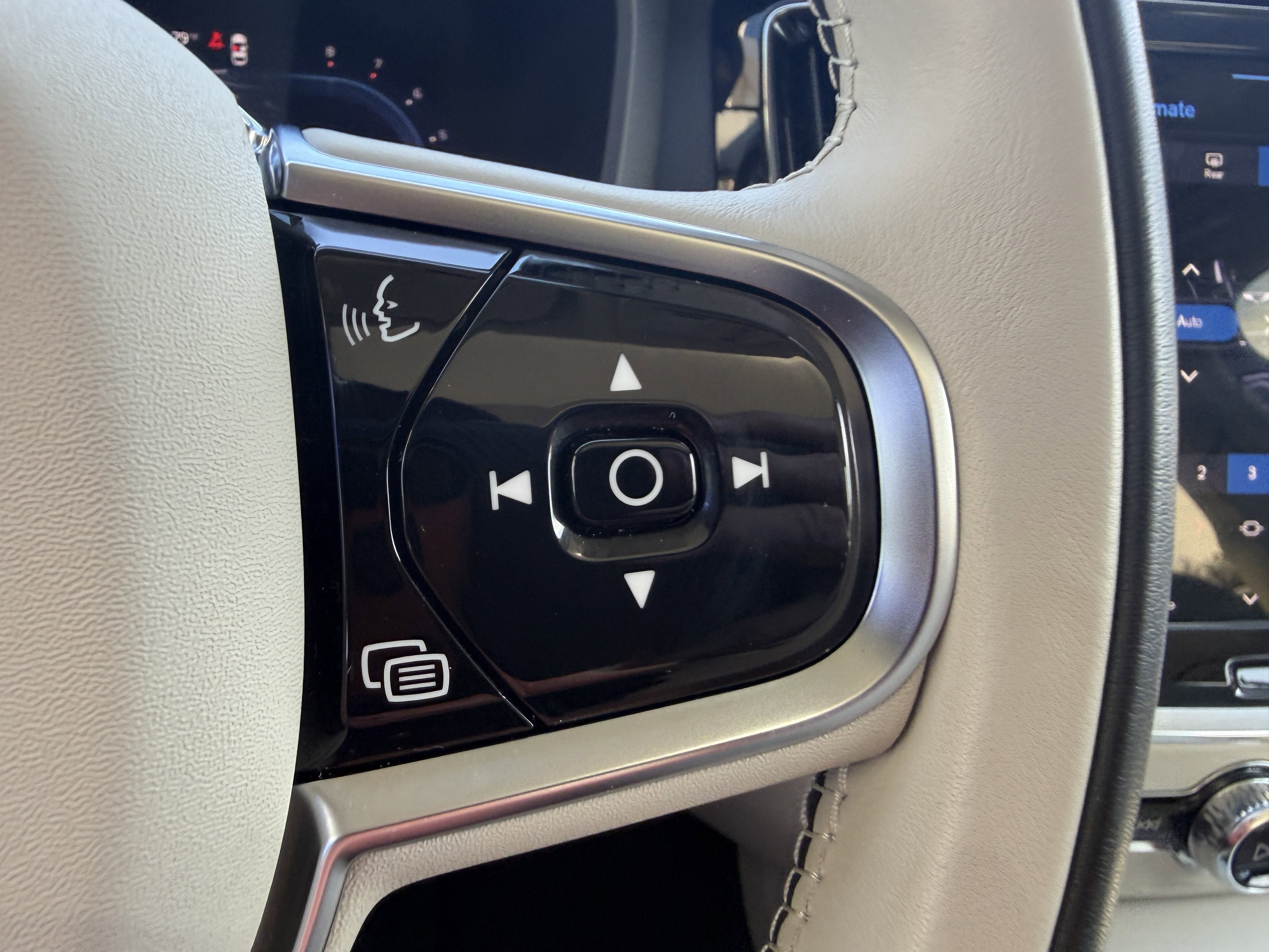 Certified 2025 Volvo S60 B5 Core image 28