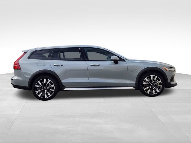 Certified 2025 Volvo V60 B5 Cross Country Ultra AWD/4WD image 9