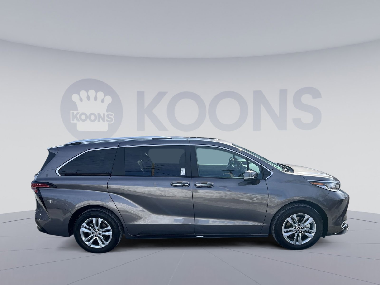 Used 2024 Toyota Sienna Limited image 8