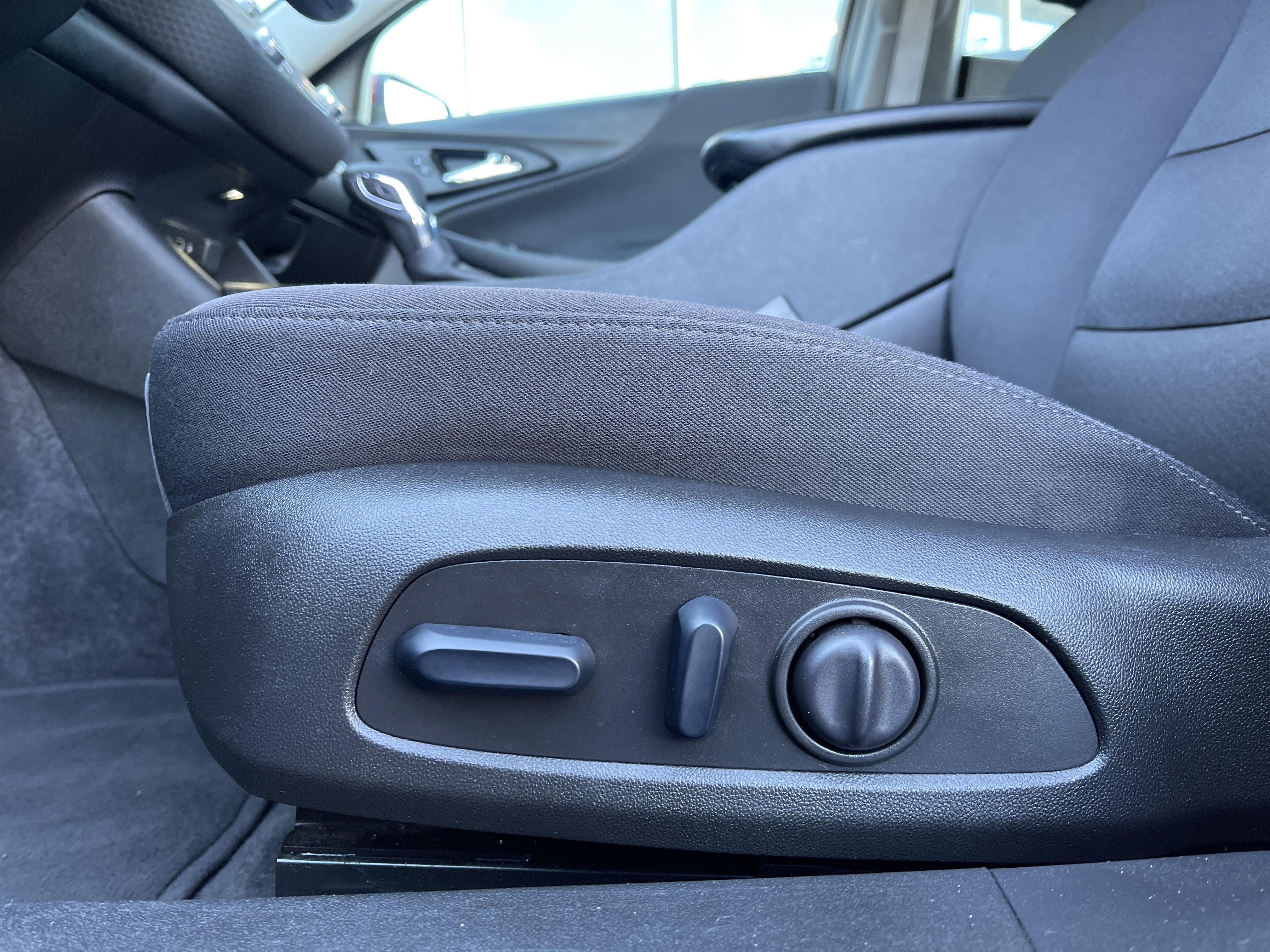 Used 2025 Chevrolet Malibu LT image 16