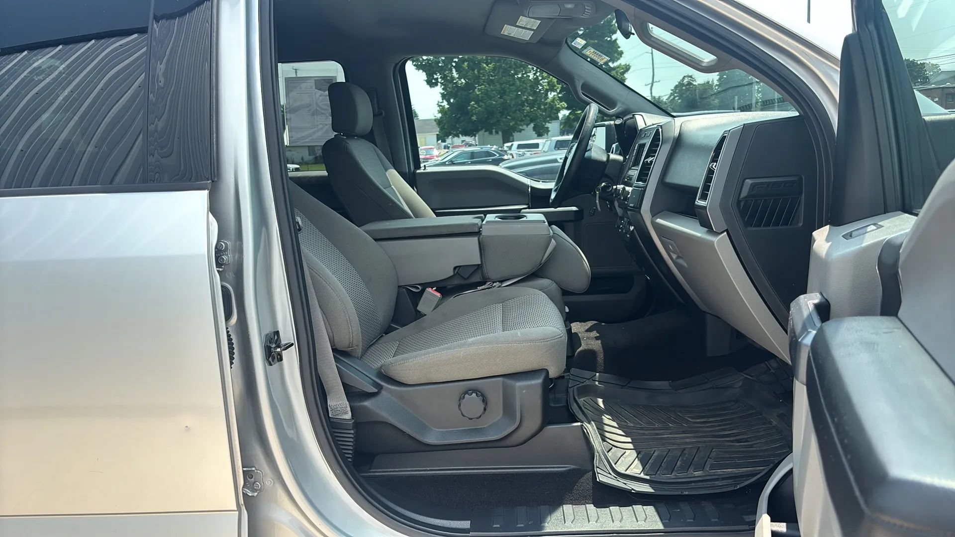 Used 2018 Ford F150 XLT AWD/4WD image 16