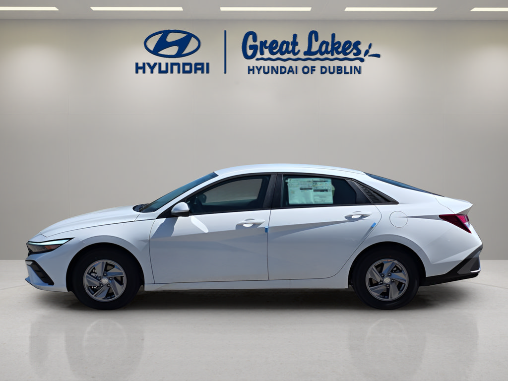 New 2026 Hyundai Elantra SE FWD image 2