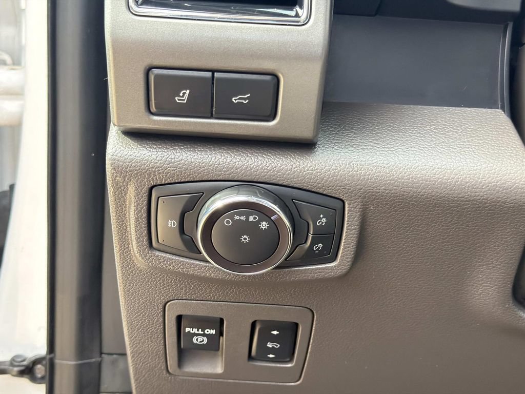 Used 2019 Ford Expedition XLT w/ Equipment Group 202A RWD image 24