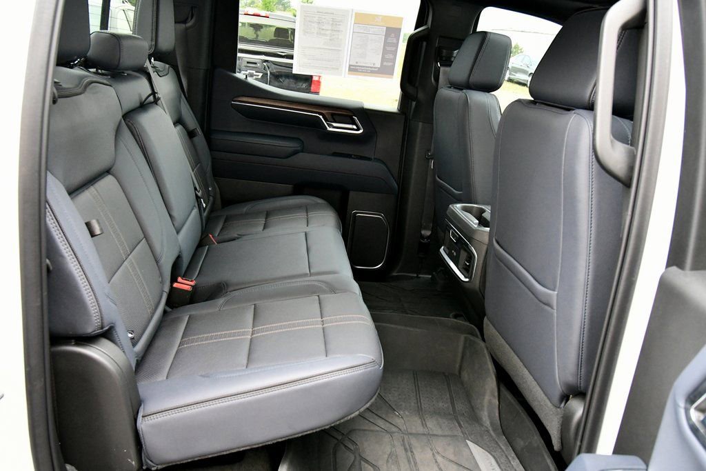 Used 2023 Chevrolet Silverado 1500 High Country w/ High Country Premium Package AWD/4WD image 18