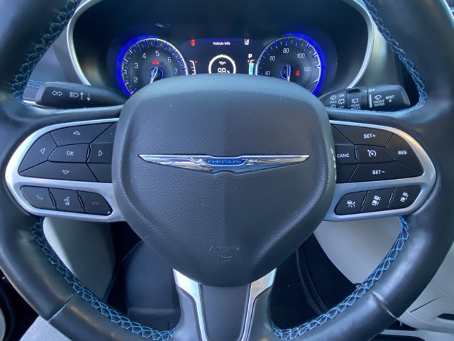 Used 2021 Chrysler Pacifica Touring-L w/ Premium & Safety Sphere Group image 16