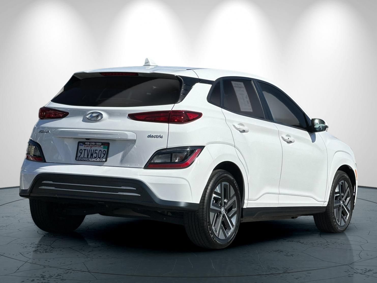 Used 2023 Hyundai Kona SE w/ Cargo Package FWD image 4