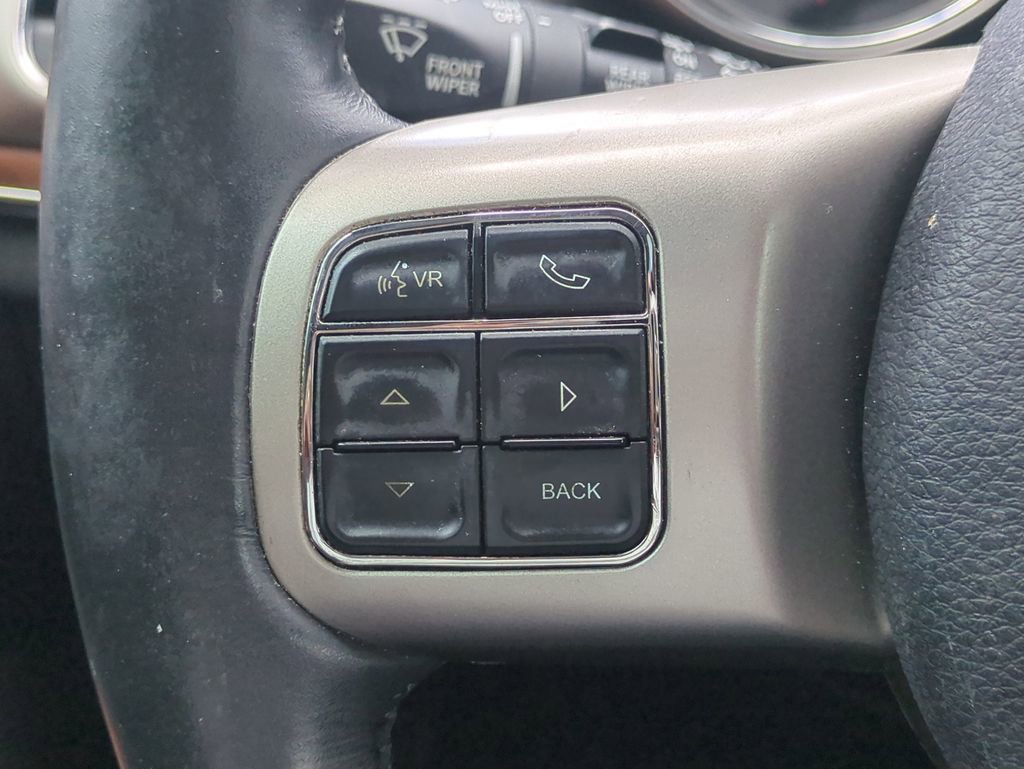 Used 2013 Jeep Grand Cherokee Overland w/ Advance Technology Group AWD/4WD image 27