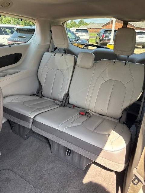 Used 2017 Chrysler Pacifica Touring-L Plus FWD image 20