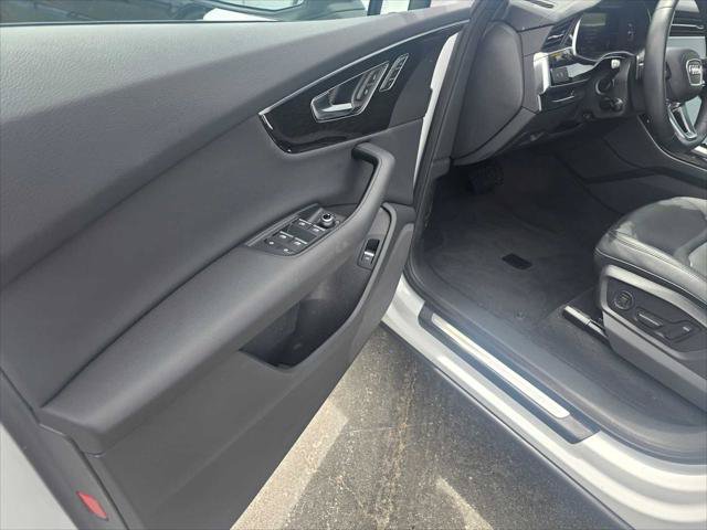 Used 2023 Audi Q7 2.0T Premium w/ Towing Package AWD/4WD image 24