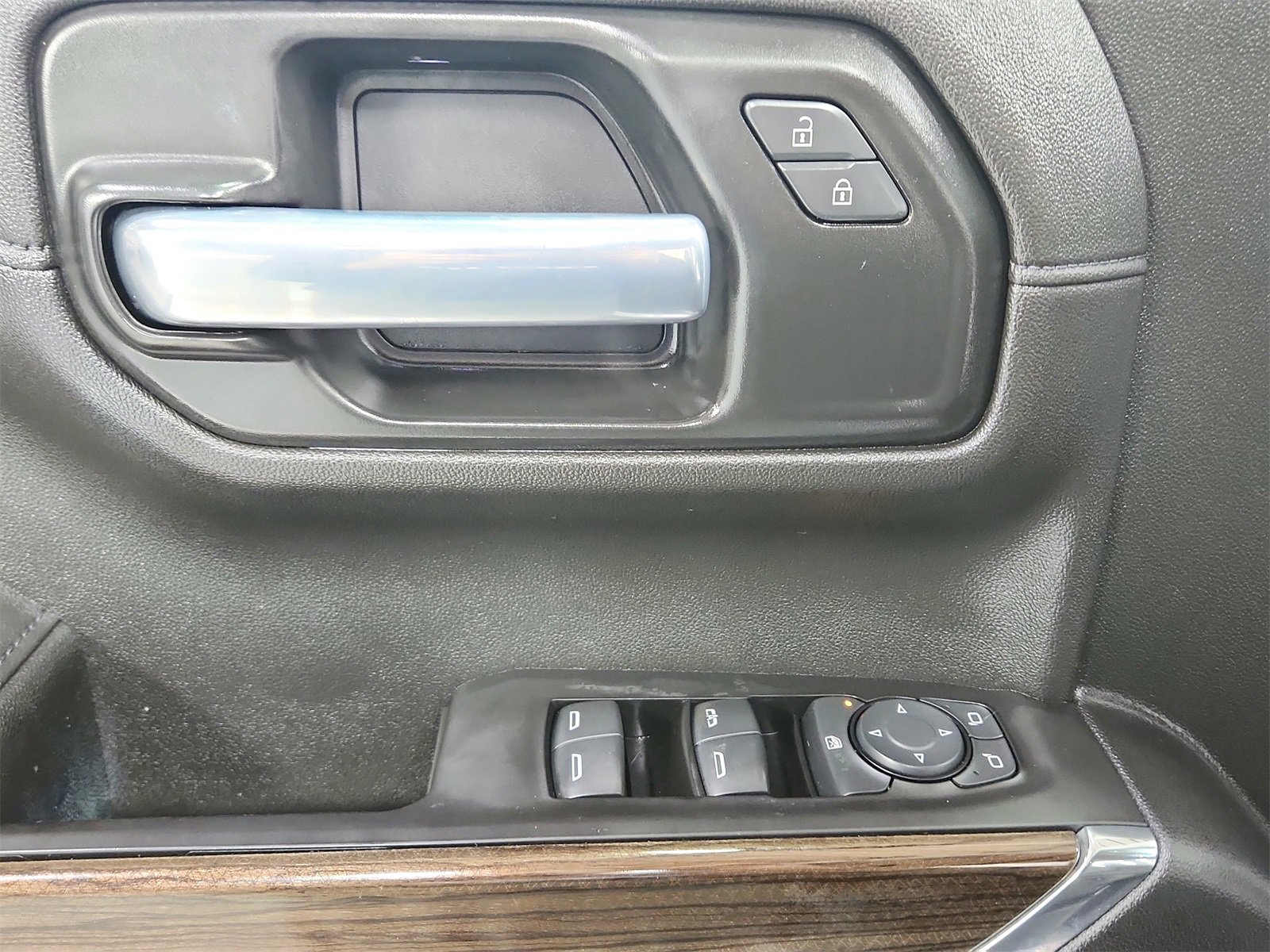 Used 2021 Chevrolet Silverado 1500 LT image 31