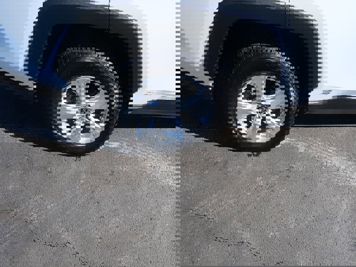 Used 2020 Toyota RAV4 LE image 31