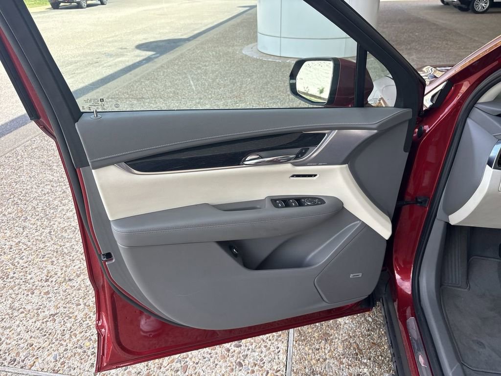 Certified 2025 Cadillac XT6 Premium Luxury AWD/4WD image 23