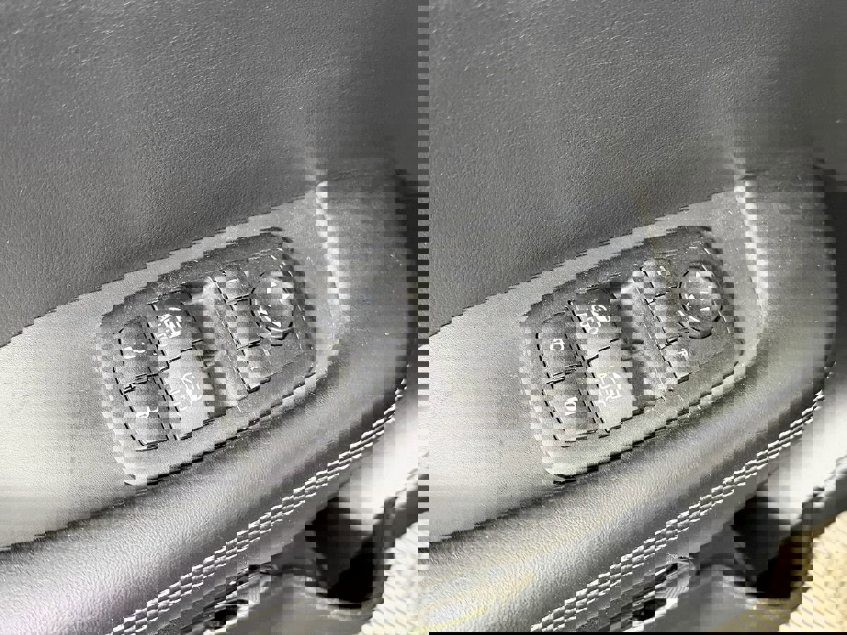 Used 2015 Dodge Challenger SRT Hellcat image 16