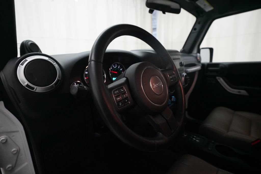 Used 2012 Jeep Wrangler Sahara w/ Connectivity Group AWD/4WD image 8