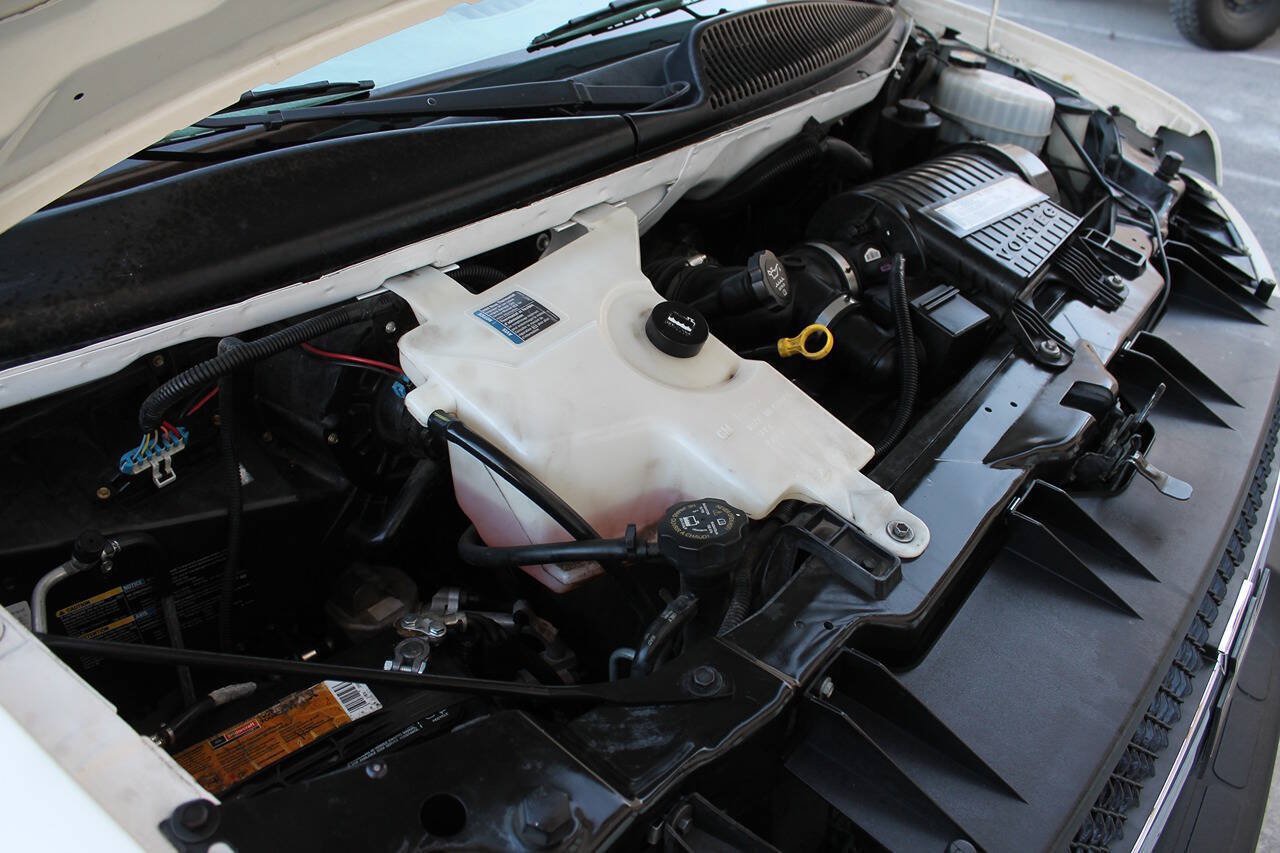 Used 2006 Chevrolet Express 1500 w/ Preferred Equipment Group RWD image 15
