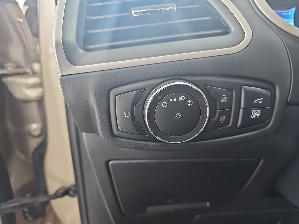 Used 2020 Ford Edge SEL w/ Convenience Package AWD/4WD image 30