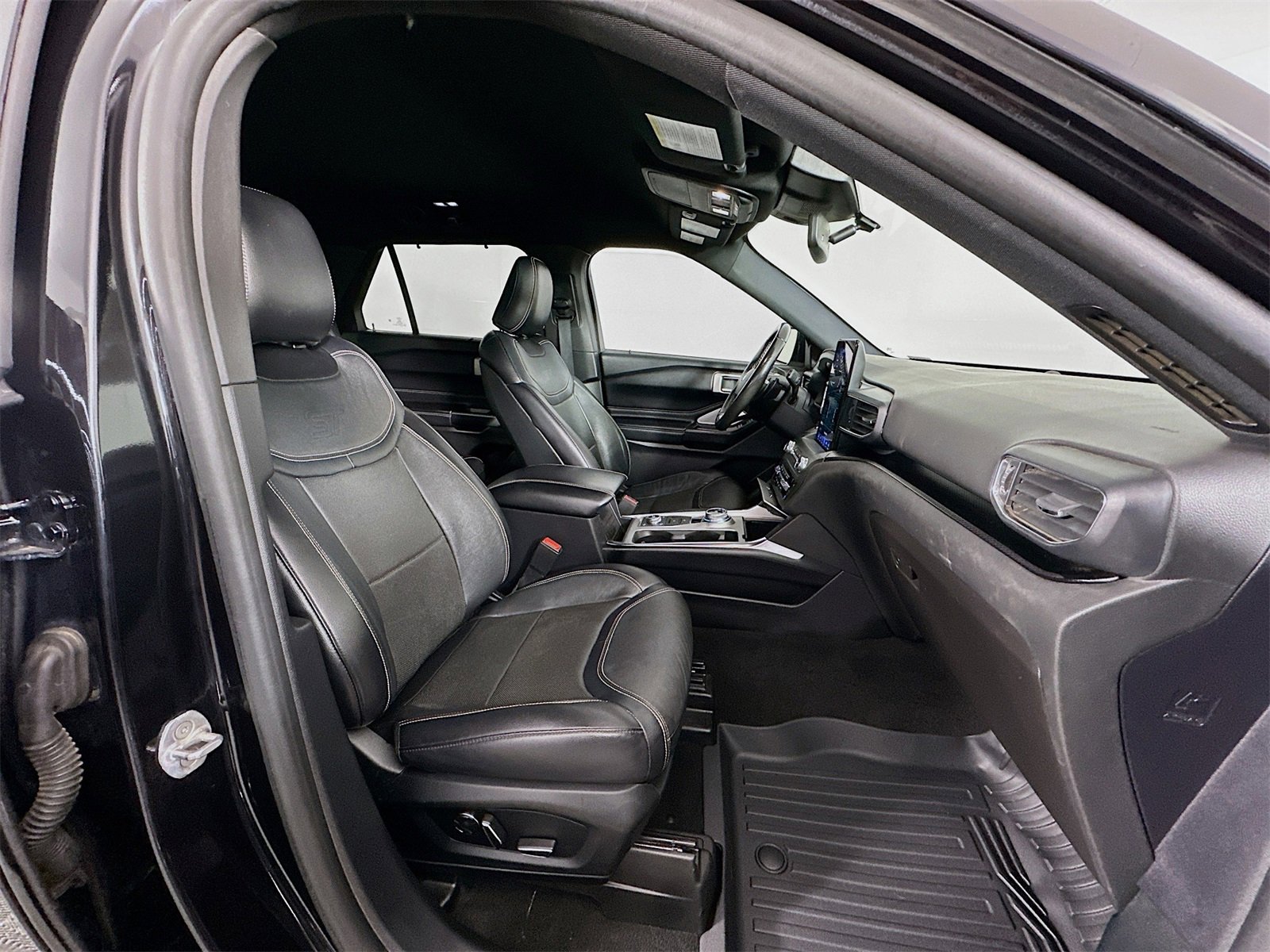 Used 2020 Ford Explorer ST w/ Premium Technology Package image 29