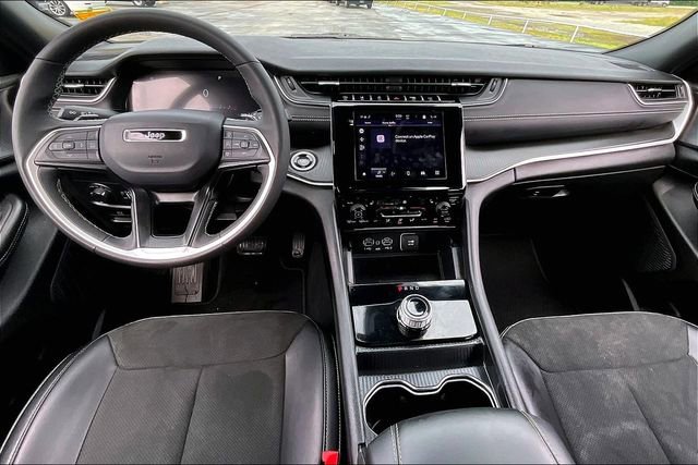 Used 2025 Jeep Grand Cherokee Altitude AWD/4WD image 7