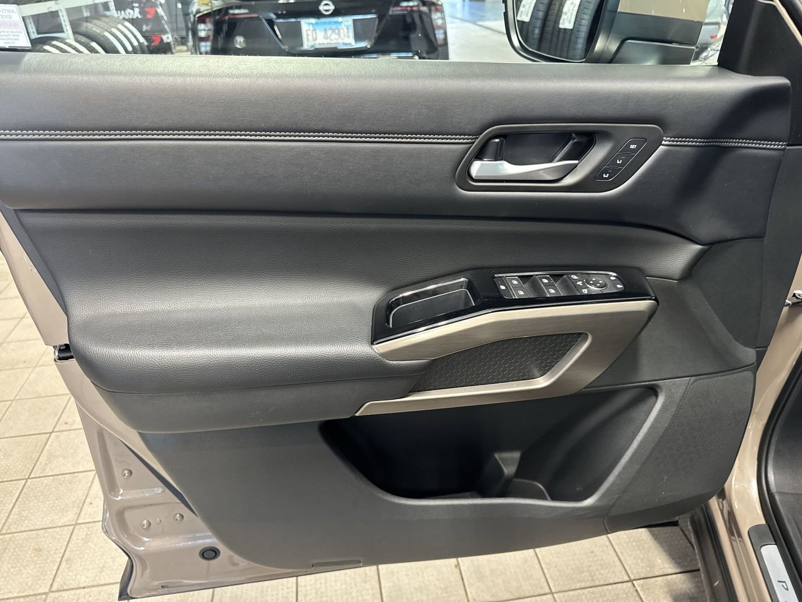 Certified 2024 Nissan Pathfinder Platinum image 29