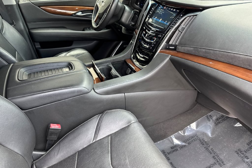 Used 2019 Cadillac Escalade Premium Luxury RWD image 21