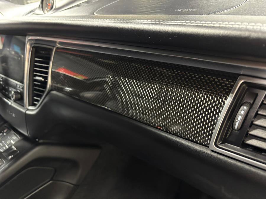 Used 2018 Porsche Macan Turbo image 12