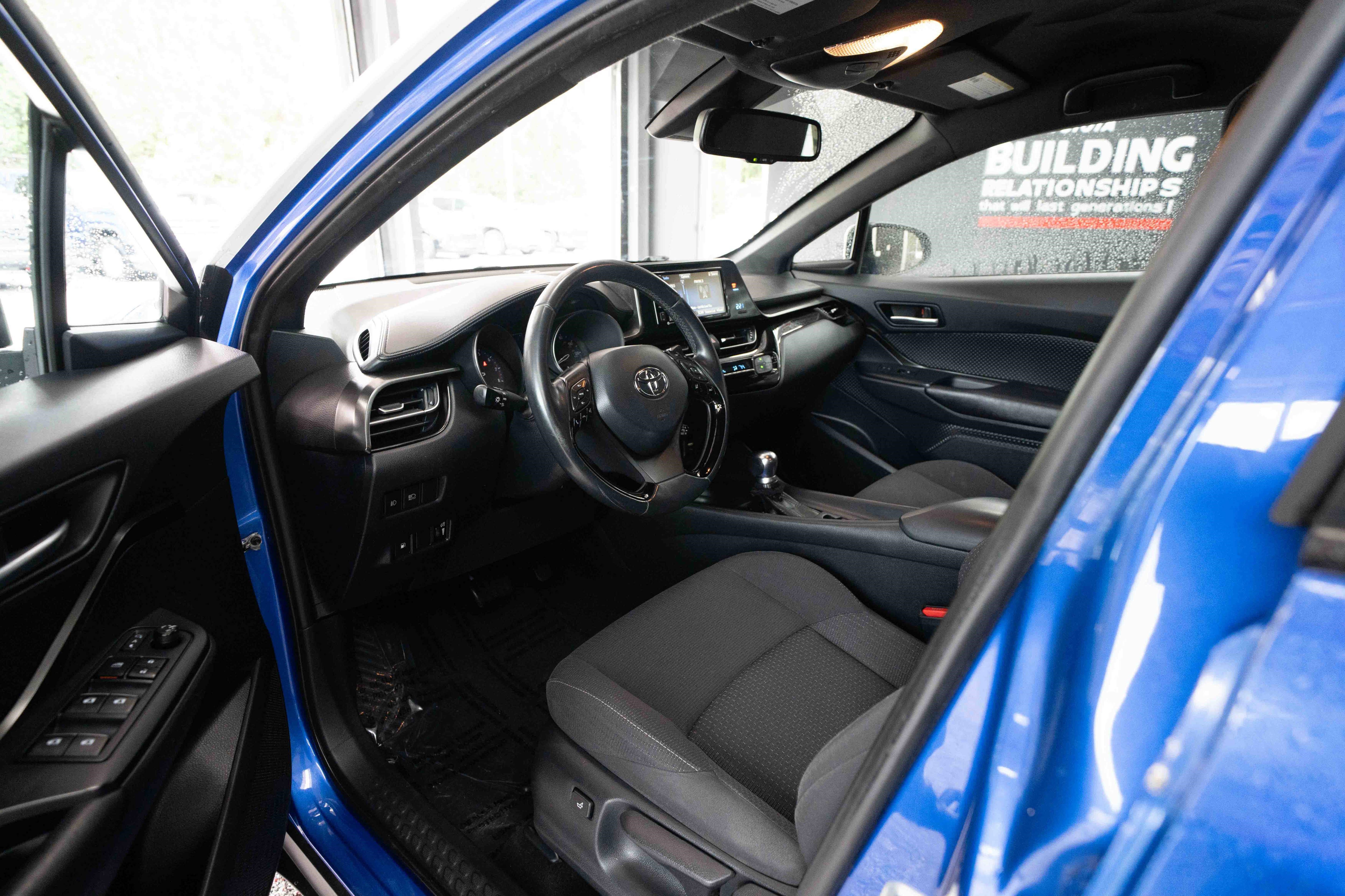 Used 2018 Toyota C-HR XLE FWD image 8