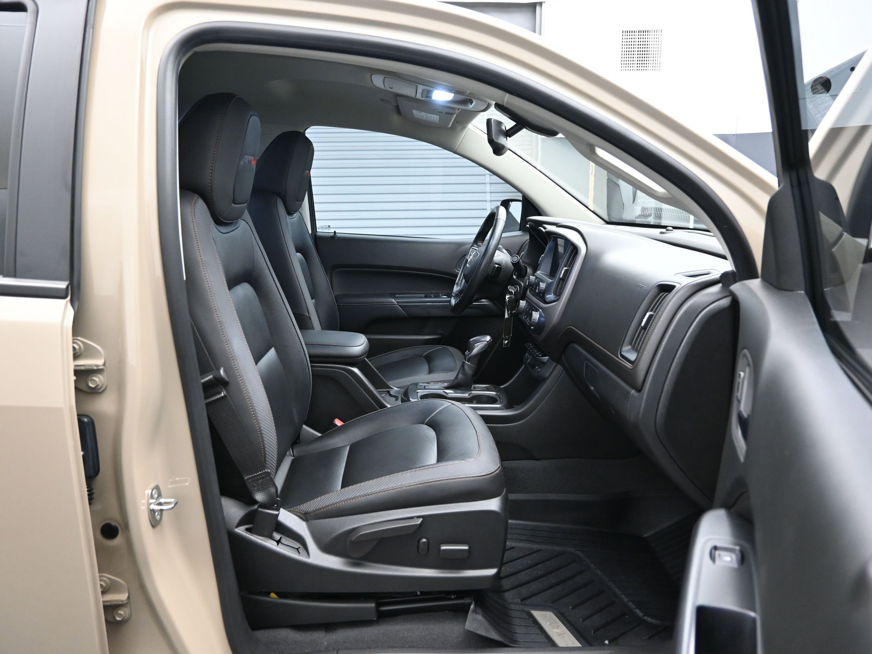 Used 2022 GMC Canyon AT4 w/ Trailering Package image 13