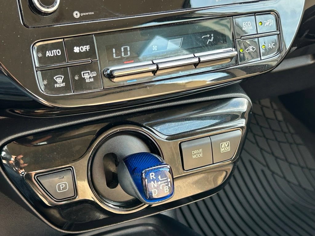 Used 2021 Toyota Prius LE FWD image 33