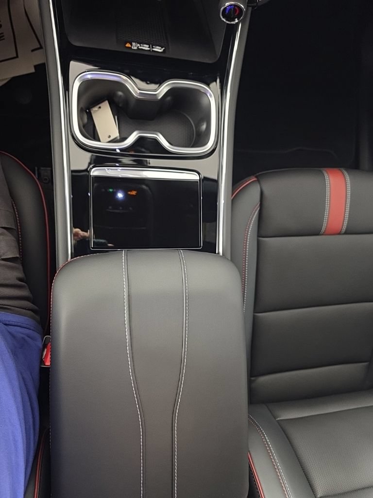 New 2027 Chevrolet Traverse RS w/ LPO, Floor Liner Package FWD image 22