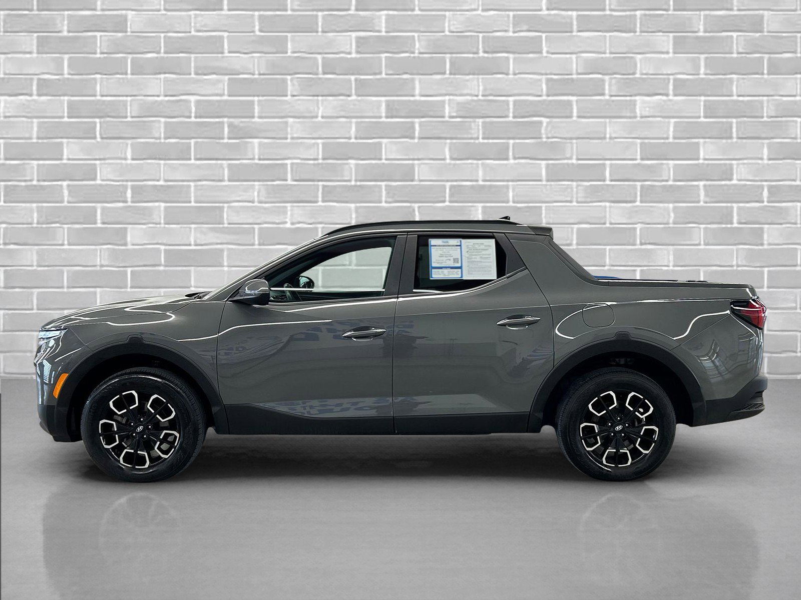 Used 2022 Hyundai Santa Cruz SEL Premium image 2