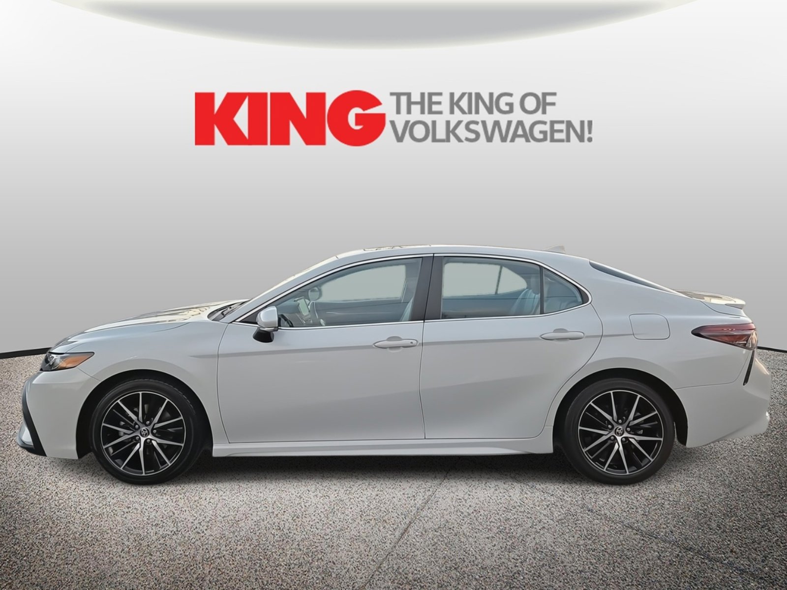 Used 2023 Toyota Camry SE image 7