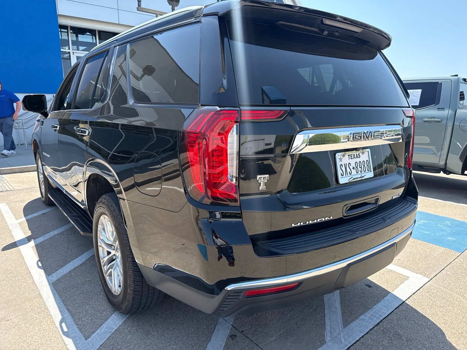 Used 2023 GMC Yukon SLT w/ SLT Premium Package RWD image 8