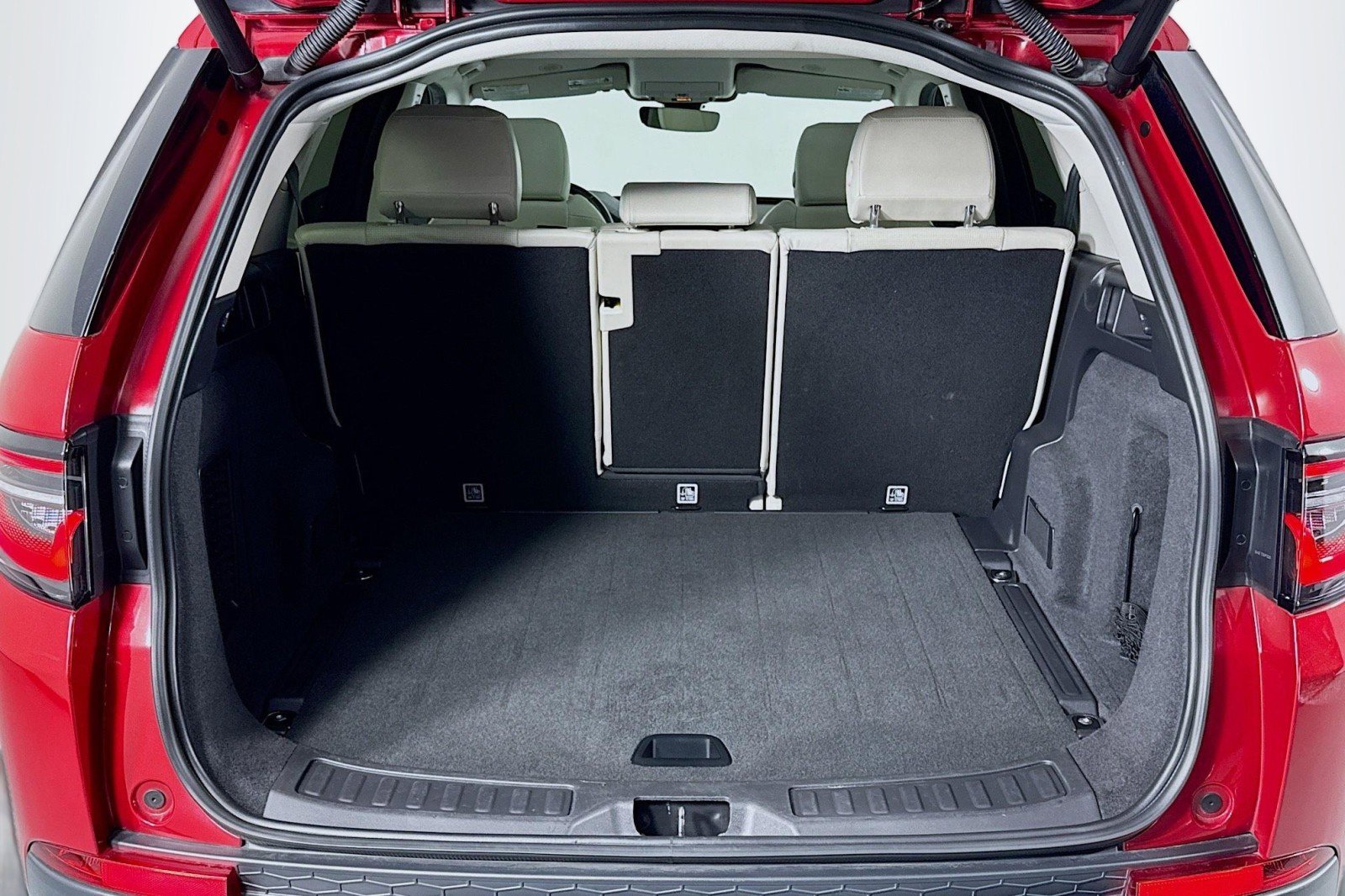 Used 2022 Land Rover Discovery Sport SE image 21