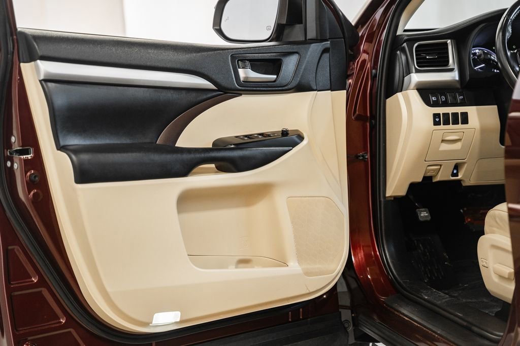 Used 2019 Toyota Highlander XLE image 36