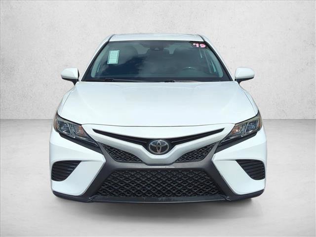 Used 2019 Toyota Camry SE image 2