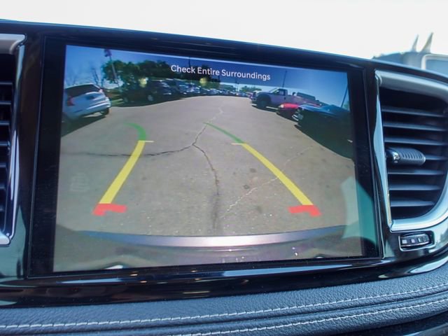 Used 2022 Chrysler Pacifica Touring-L image 18