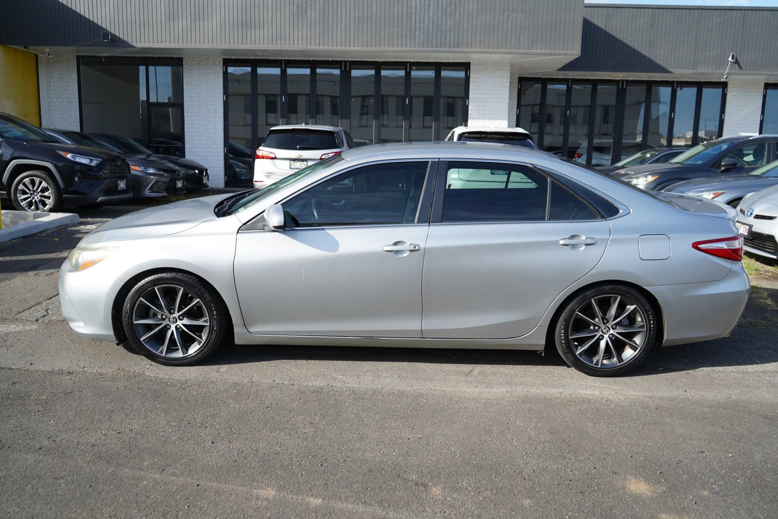Used 2016 Toyota Camry XSE FWD image 2