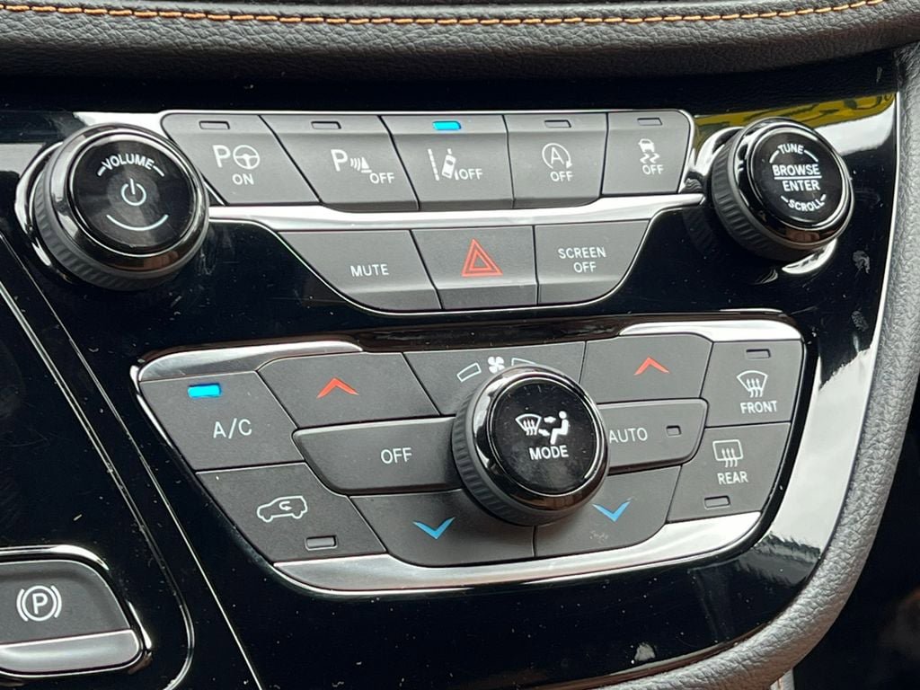 Used 2022 Chrysler Pacifica Pinnacle AWD/4WD image 36