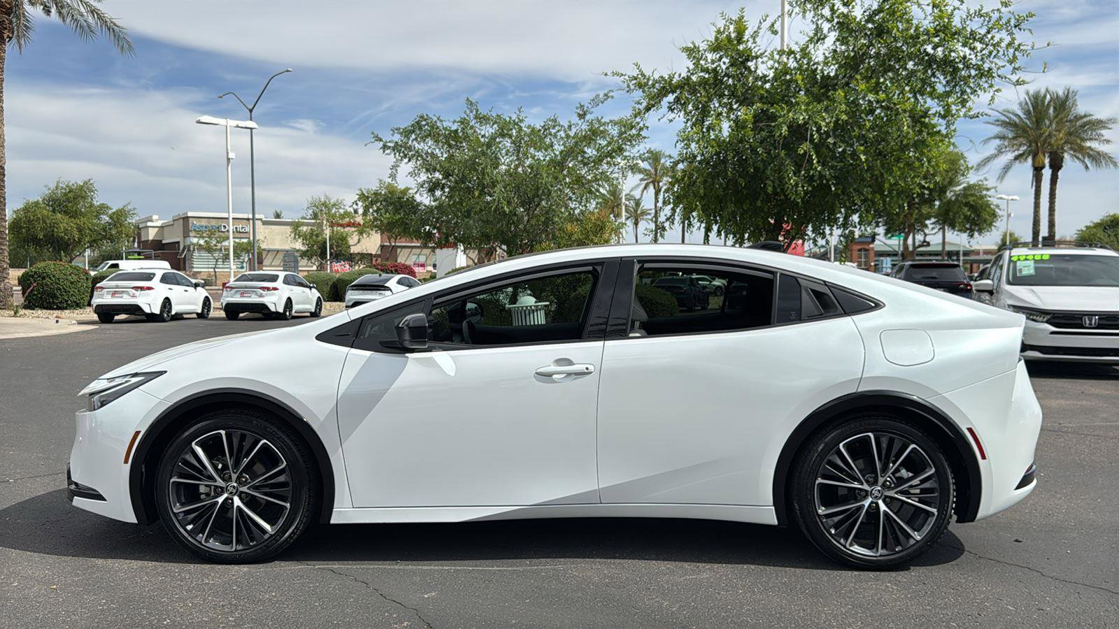 Used 2025 Toyota Prius XLE image 4