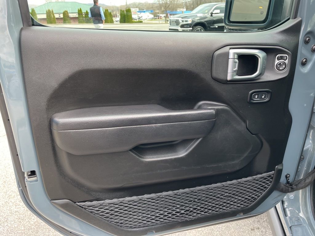 Used 2024 Jeep Wrangler Unlimited image 5