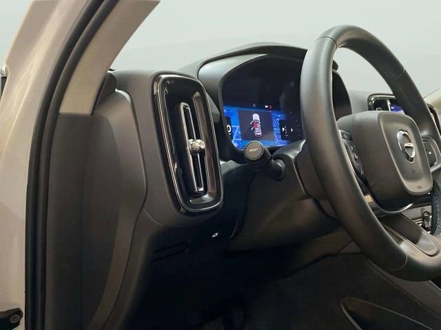 Used 2025 Volvo XC40 B5 Core AWD/4WD image 31
