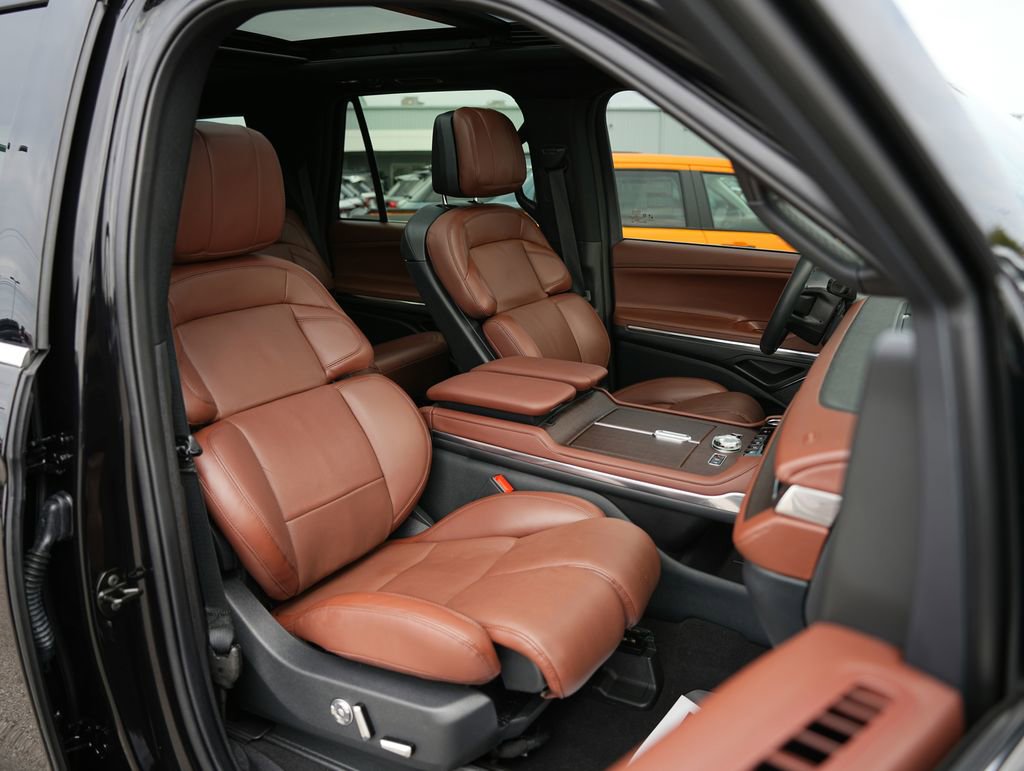 Used 2025 Lincoln Navigator Reserve AWD/4WD image 24