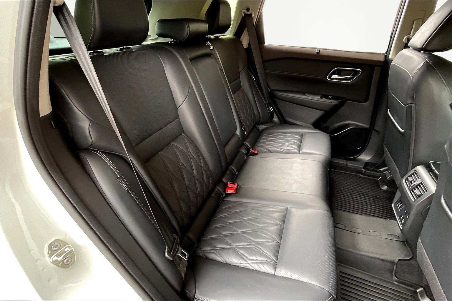 Used 2023 Nissan Rogue Platinum w/ Platinum Premium Package AWD/4WD image 24