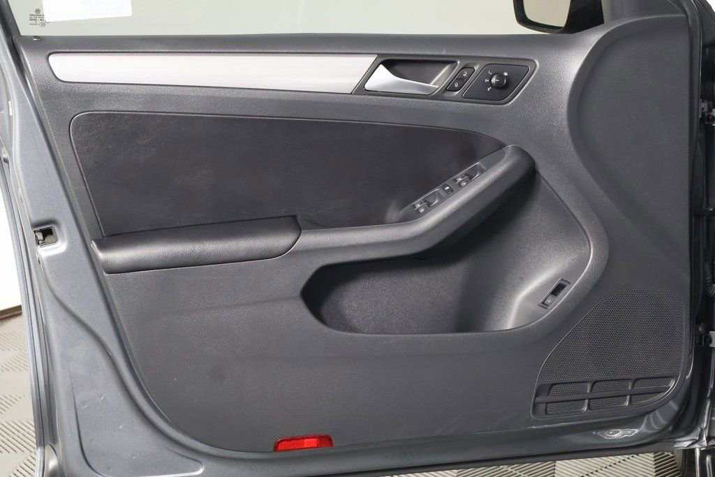 Used 2016 Volkswagen Jetta Sport w/ Lighting Package FWD image 13