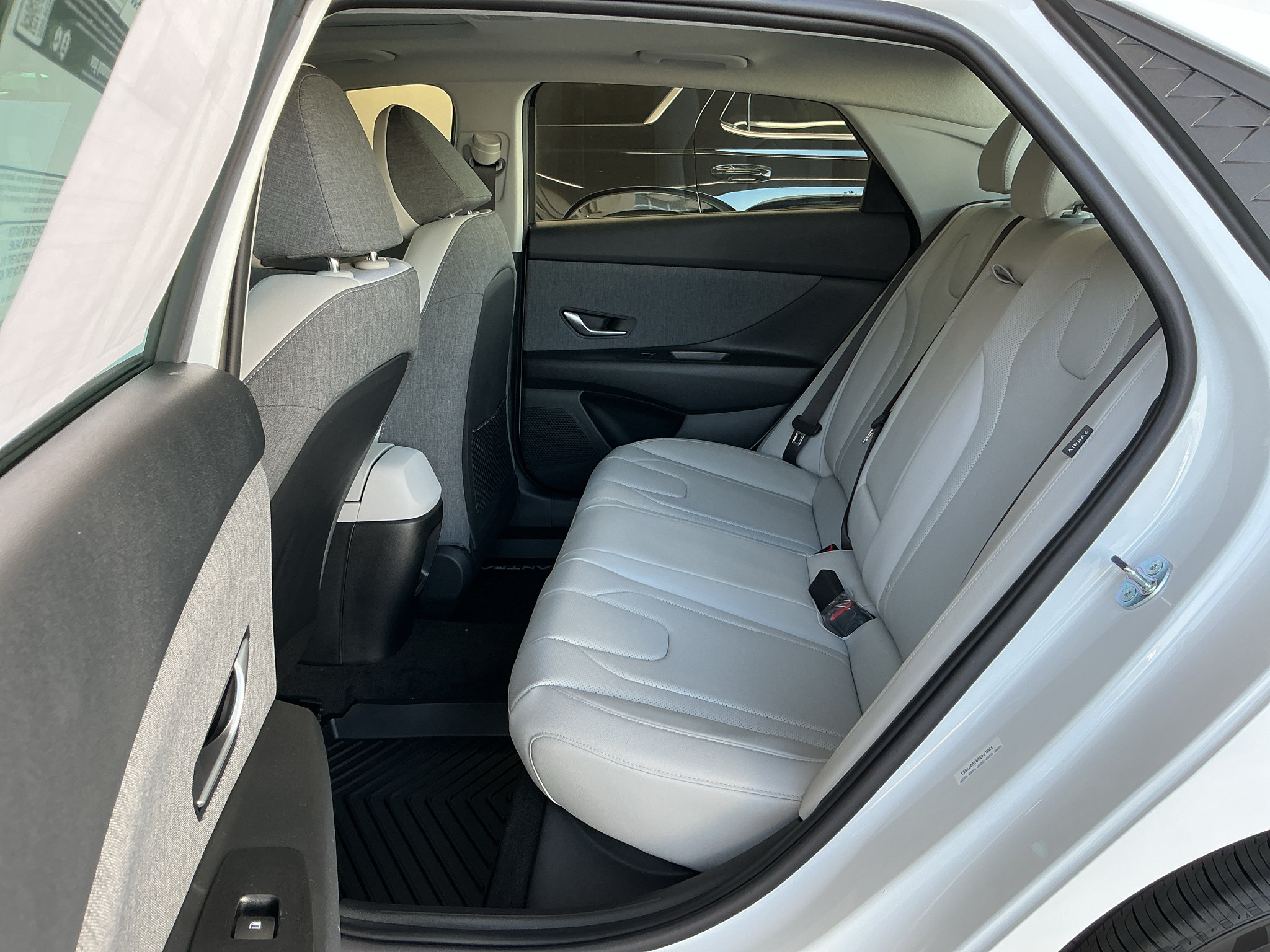 New 2026 Hyundai Elantra Limited FWD image 11