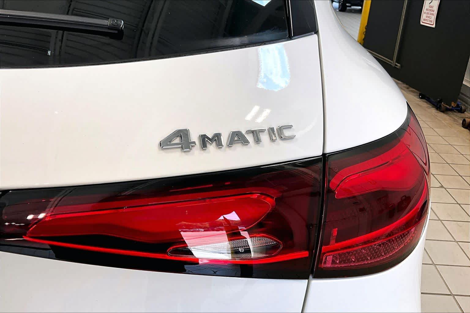 Used 2023 Mercedes-Benz GLC 300 4MATIC image 10
